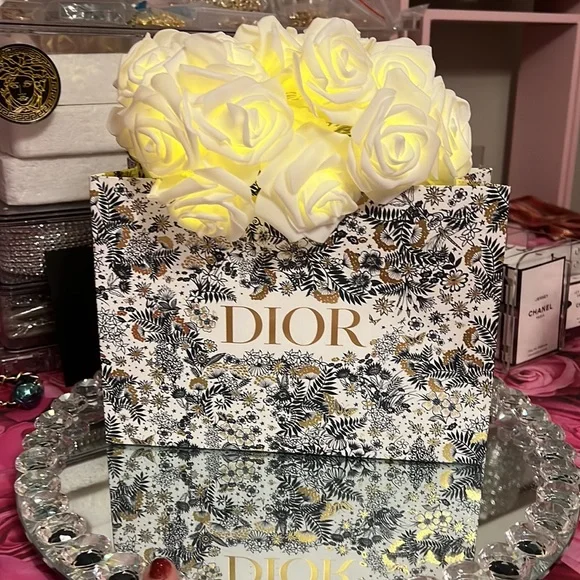 GlammitCreations Arrangement with Real Dior Bag - Remote - Picture 7 of 12